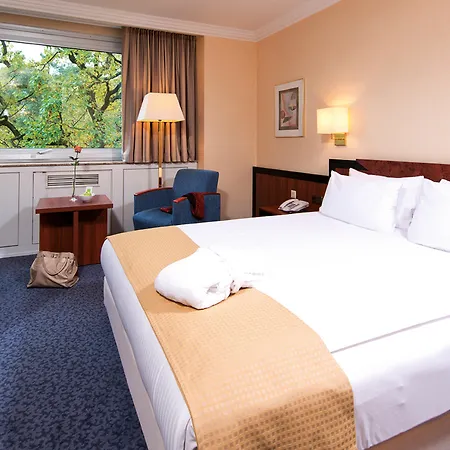 Hotel Leonardo Frankfurt South 4*