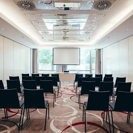 Hotel Leonardo Frankfurt South 4*
