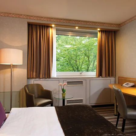 Hotel Leonardo Frankfurt South 4*